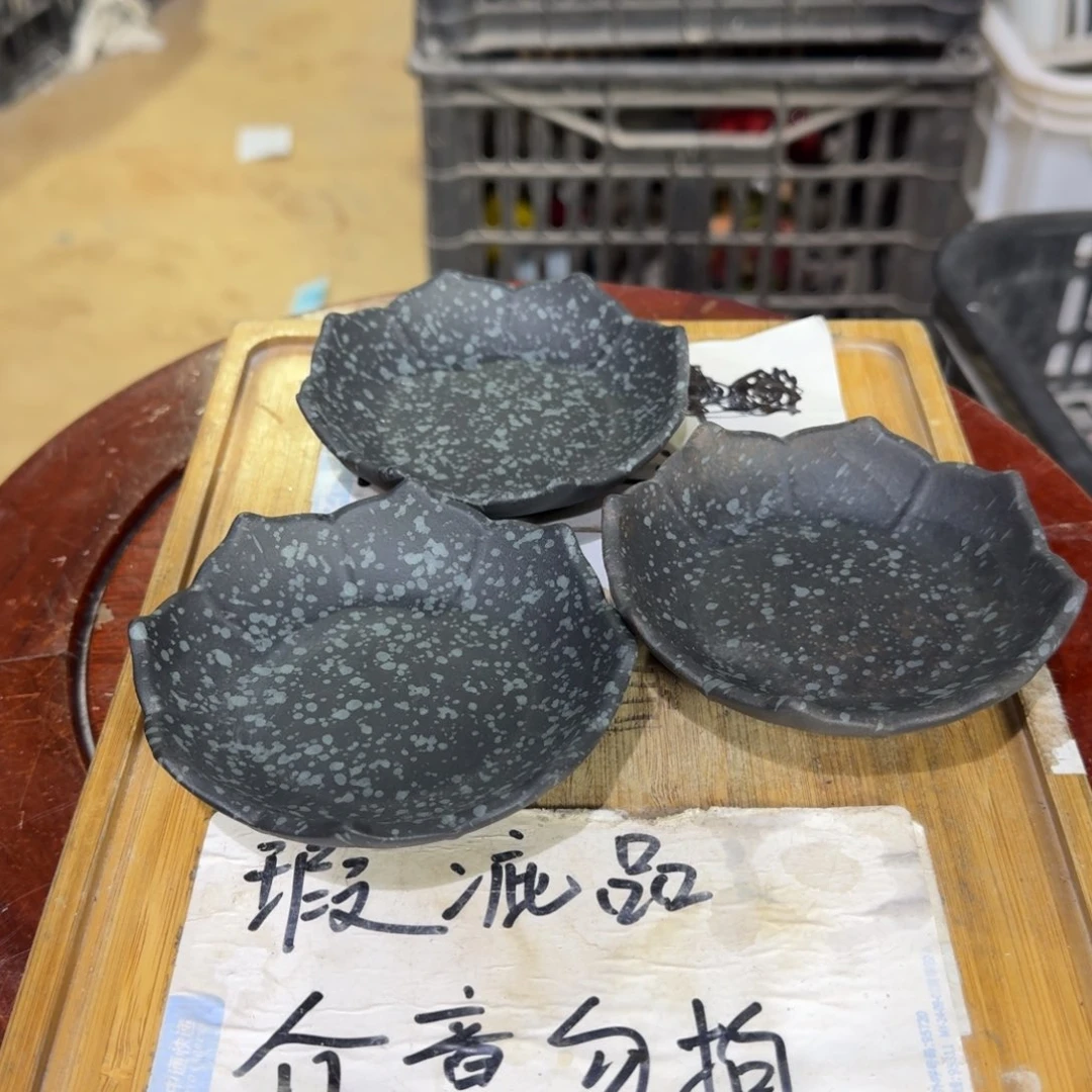 瑕疵介意勿拍陶瓷器皿B535