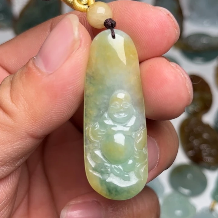 翡翠未镶嵌颈饰佛