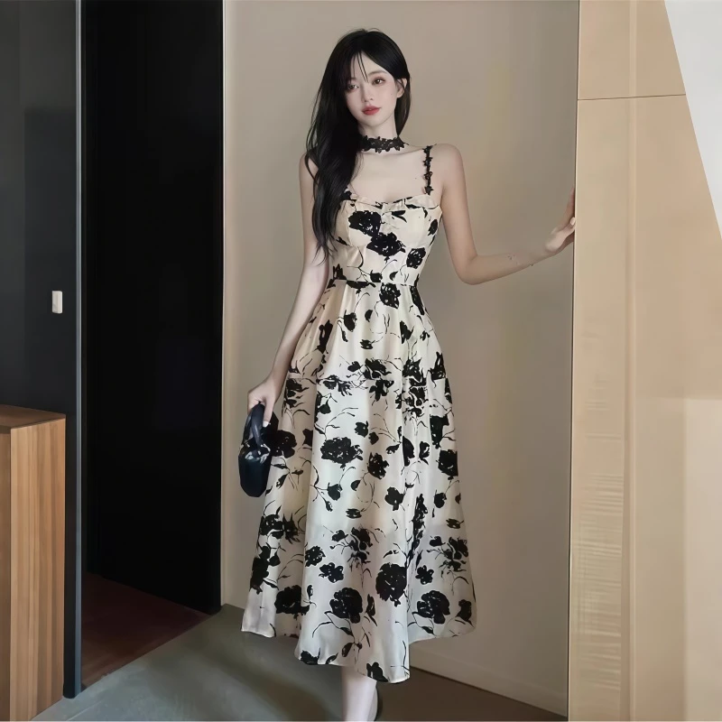 碎花吊带连衣裙女2025夏季新法式干枯玫瑰高级感气质收腰长款裙子