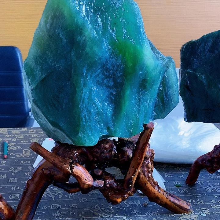 未镶嵌蛇纹石玉珠宝奇石