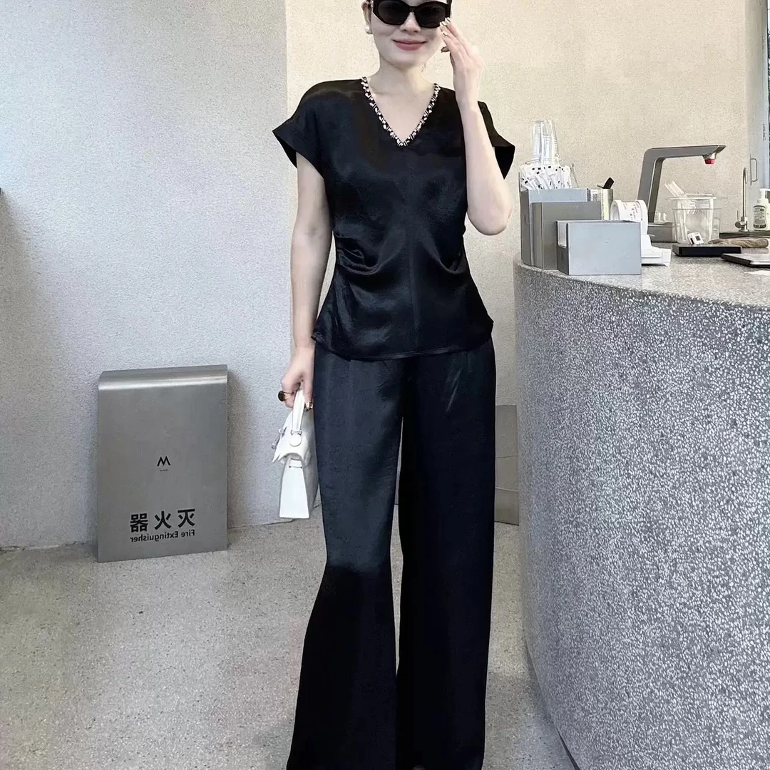 2025夏季V领短袖高腰修身黑色宽松气质休闲风设计减龄套装