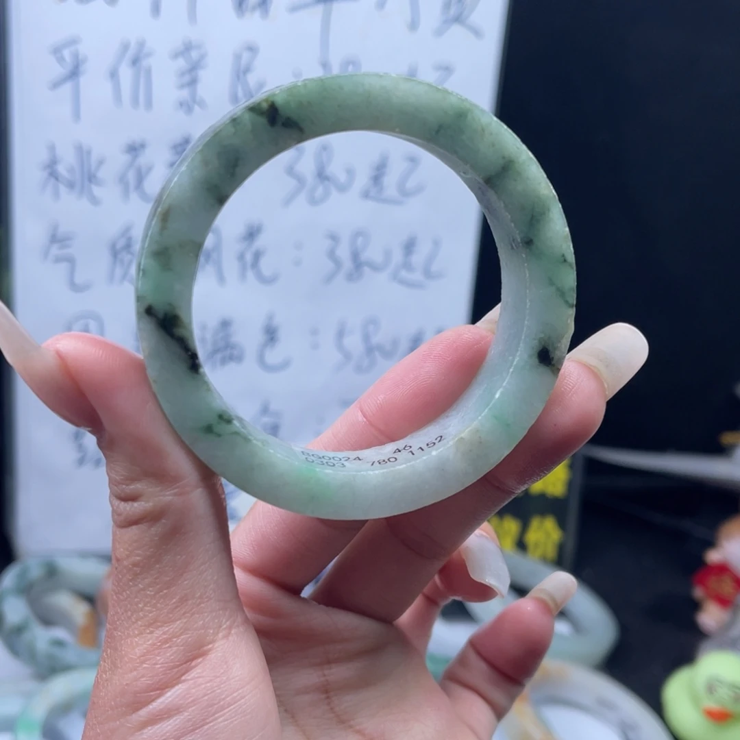 定制翡翠未镶嵌手镯