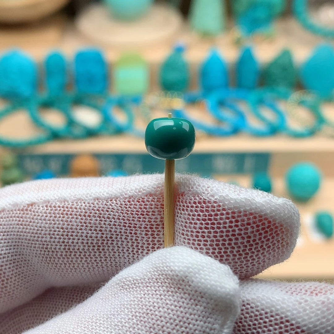 绿松石未镶嵌颈饰