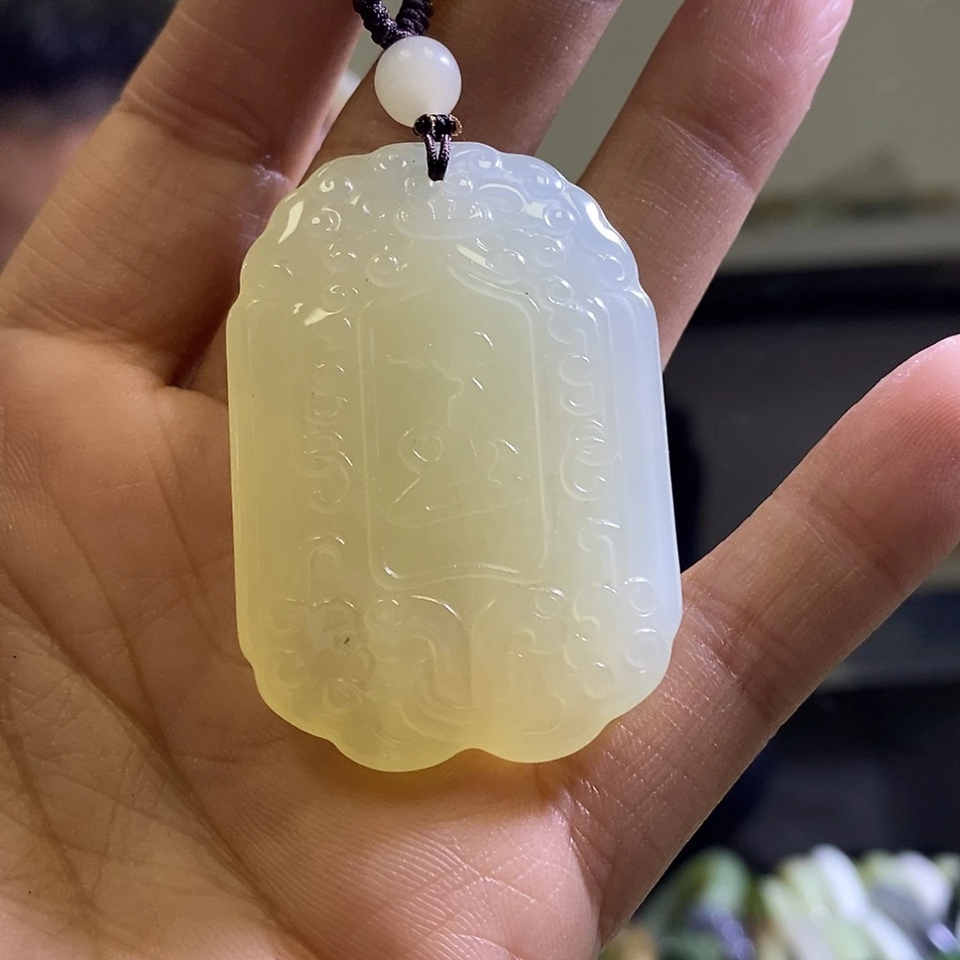 岫玉未镶嵌颈饰一个