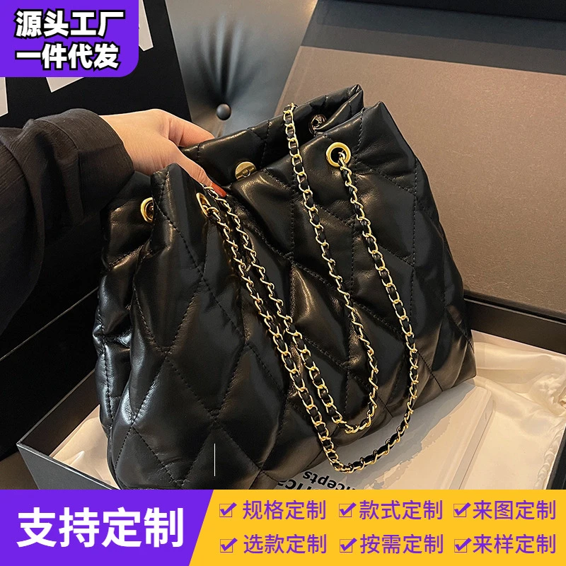 菱格链条包包女2025新款大容量托特水桶包秋季单肩斜挎包网红爆款