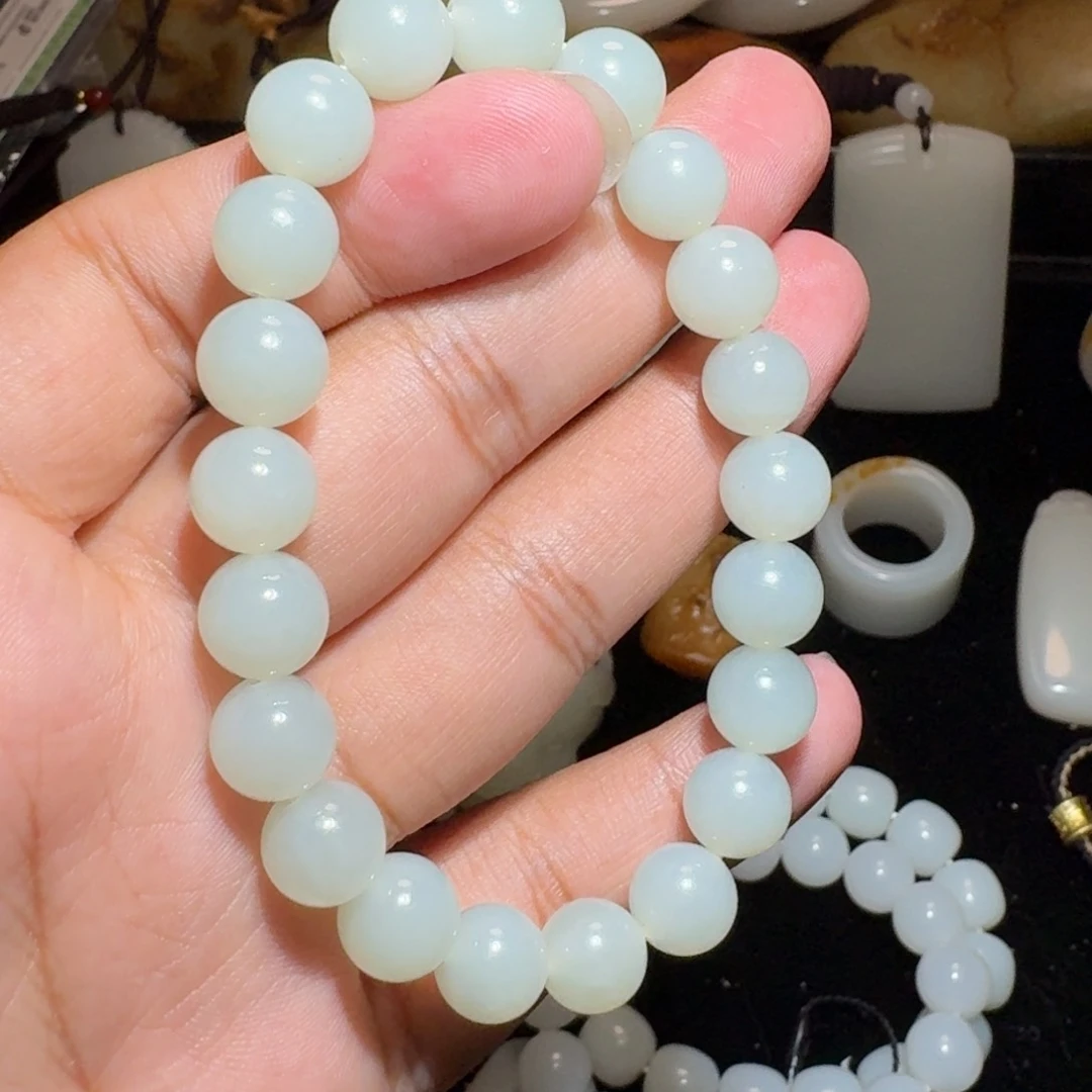 爱***九和田玉未镶嵌颈饰