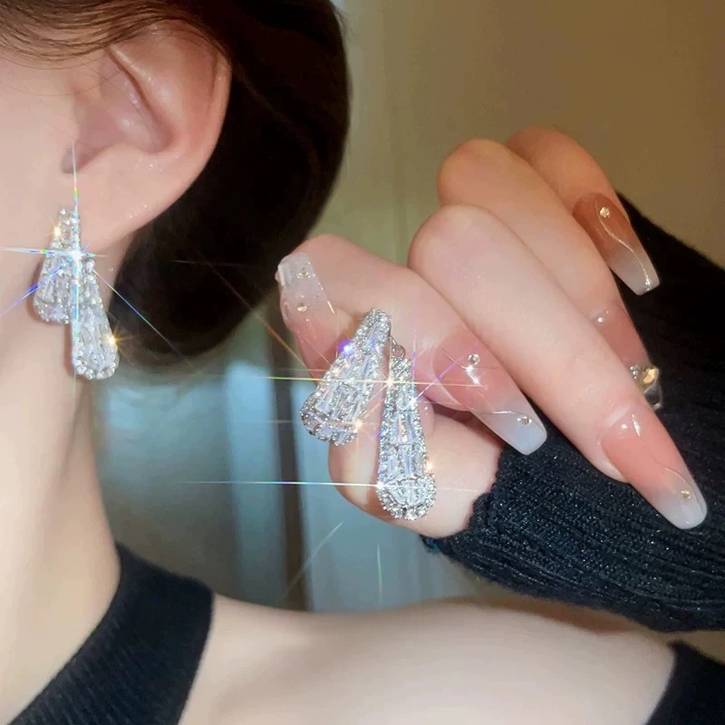 铜合金耳饰 设计感蝴蝶气质轻奢时尚百搭复古精致耳钉1156