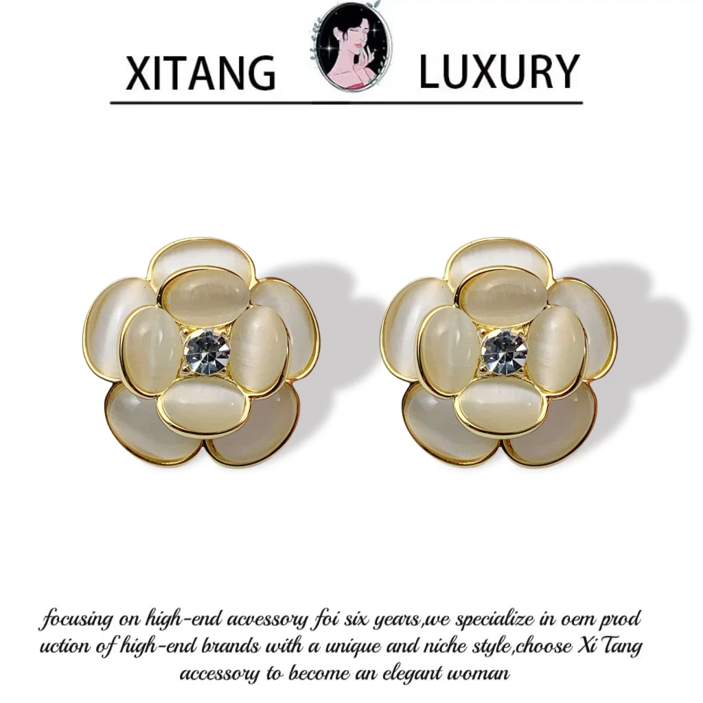 铜合金耳饰 《温柔山茶》法式复古小香风白色简约耳钉耳环耳坠8093