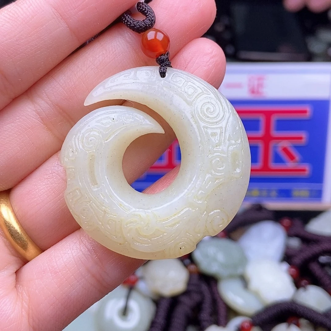 颈饰未镶嵌和田玉