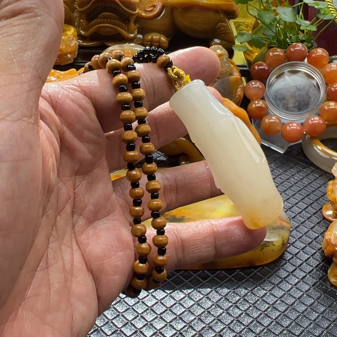 石英质玉未镶嵌颈饰