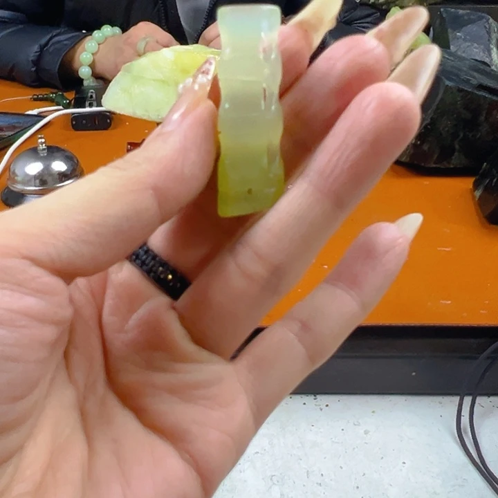 蛇纹石玉原石未镶嵌104