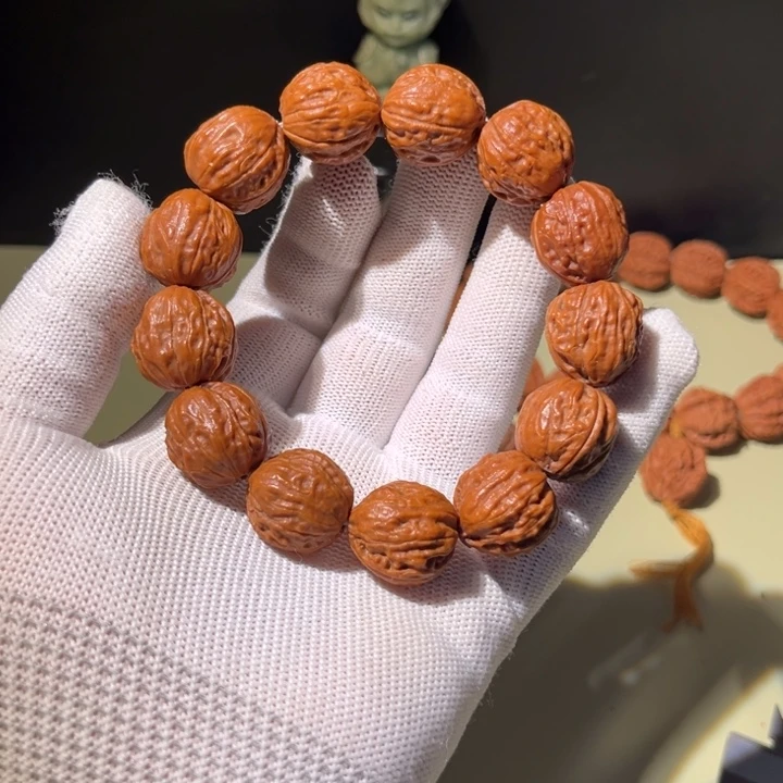 文玩核桃手串…………21