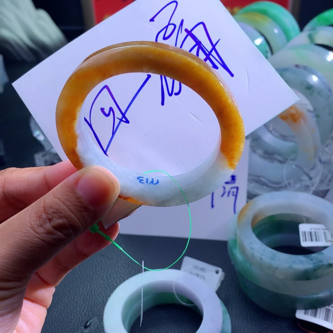 定制翡翠未镶嵌翡翠手镯