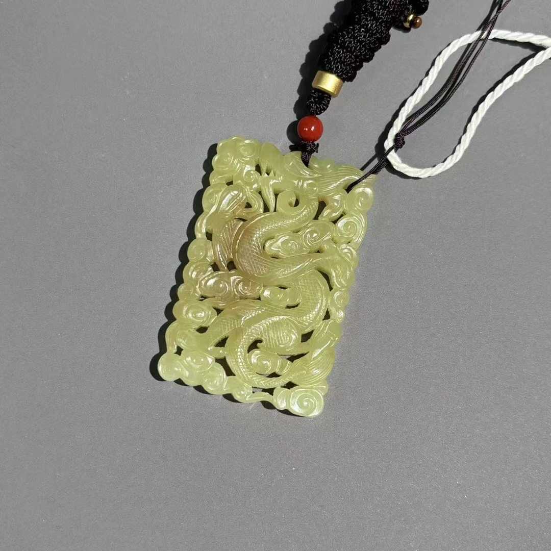 清代和田玉黄玉龙佩