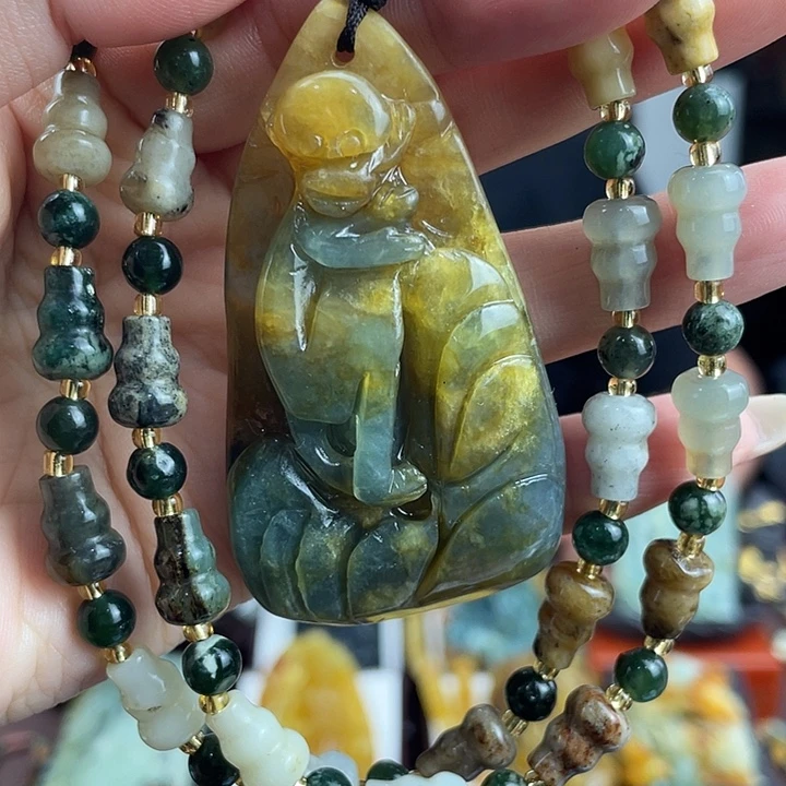 蛇纹石玉未镶嵌颈饰