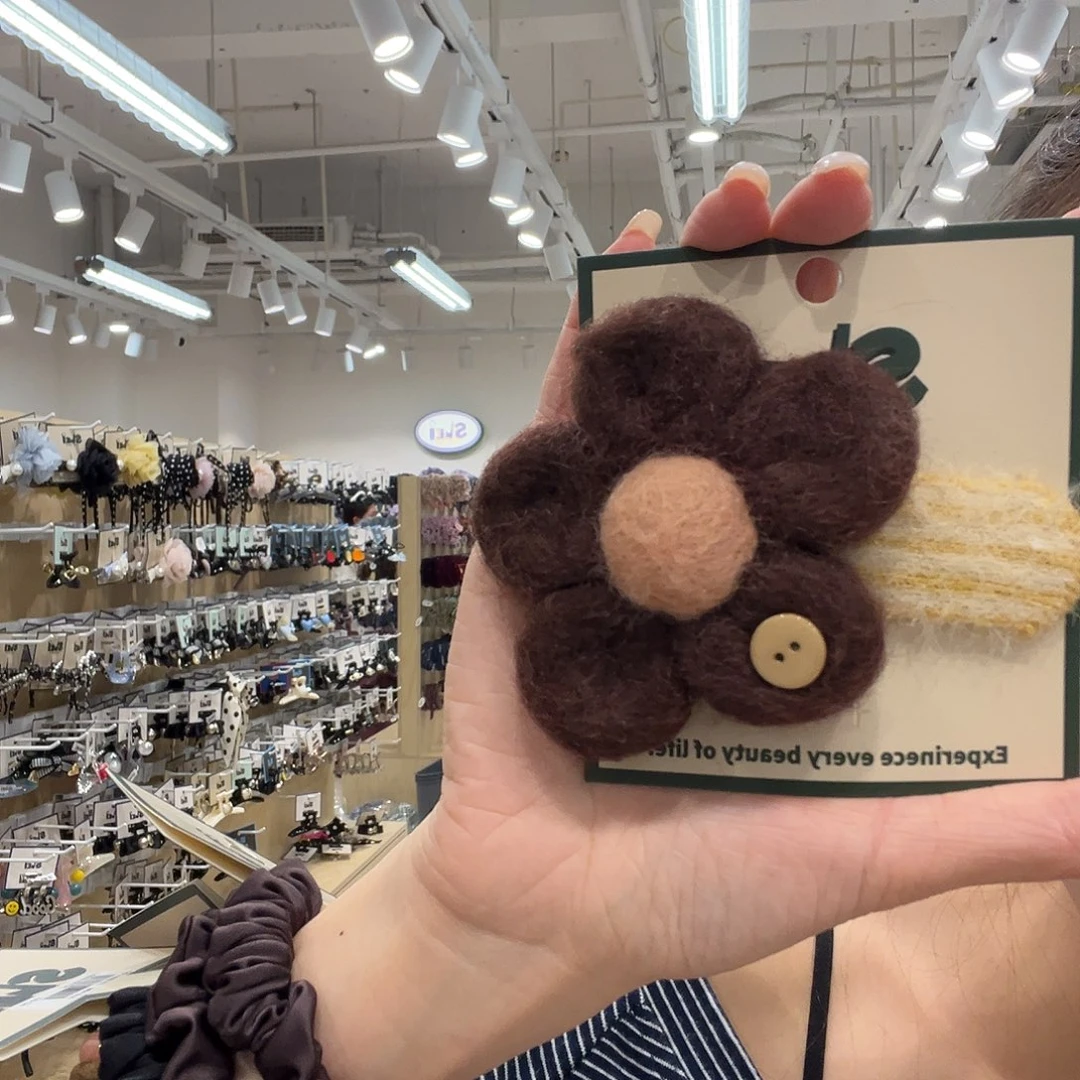 无非金属咖色毛毡花花