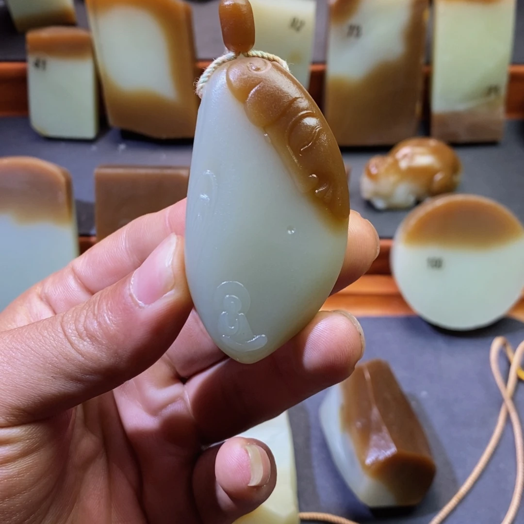 和田玉（糖玉）未镶嵌颈饰