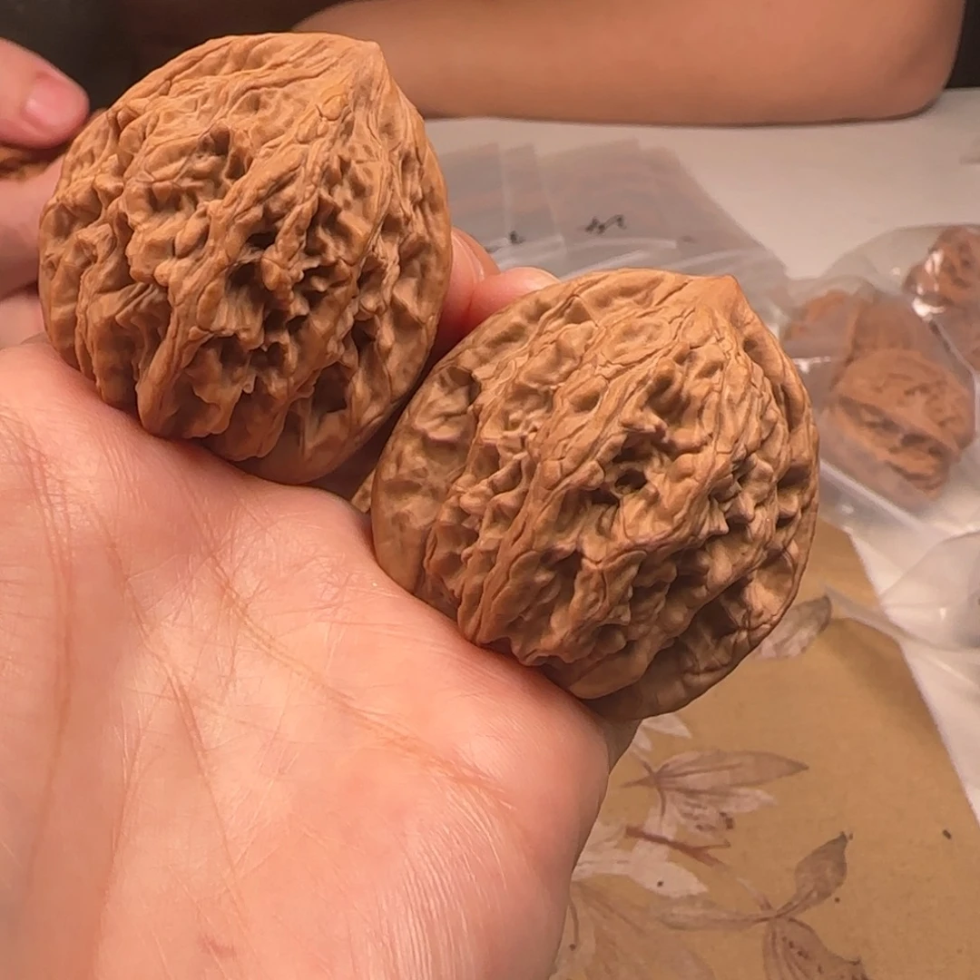 文玩核桃吊坠山地粗筋虎42-19