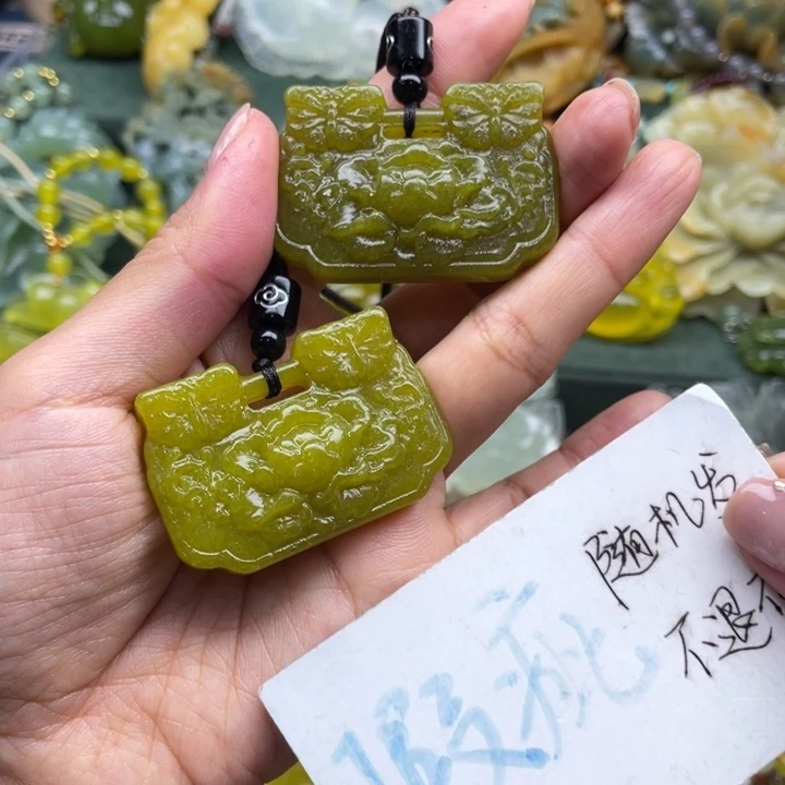 蛇纹石玉未镶嵌吊坠