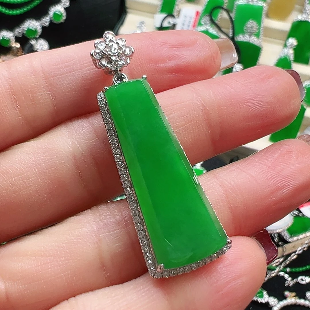 翡翠颈饰18K金镶嵌吊坠