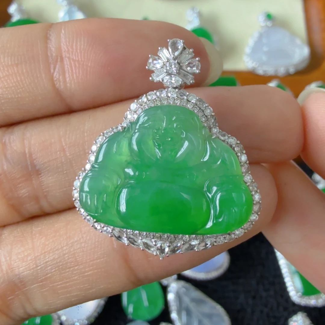 翡翠18K金镶嵌颈饰吊坠