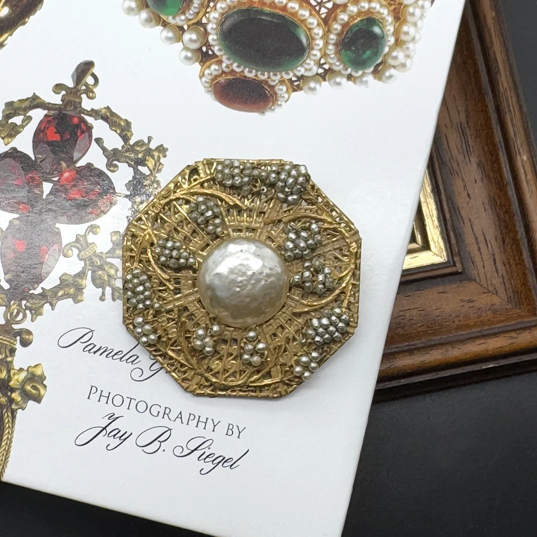 合金胸针 哇哦中古 Miriam Haskell米哈 金色八边形镂空浮雕胸针