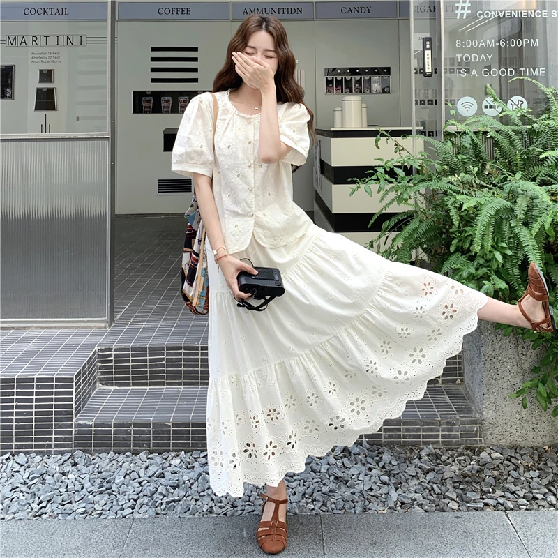 米白色镂空刺绣套装裙女夏2025新款韩系穿搭蕾丝上衣半身裙两件套
