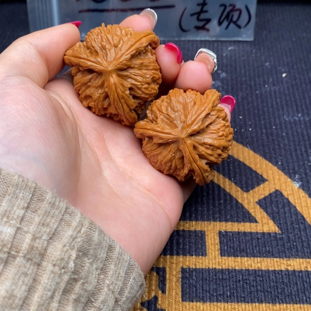 太***飘文玩核桃把件白狮子