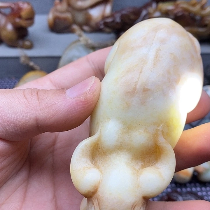 未镶嵌蛇纹石玉颈饰