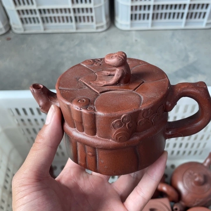 茶壶紫砂老厂紫砂壶一件。