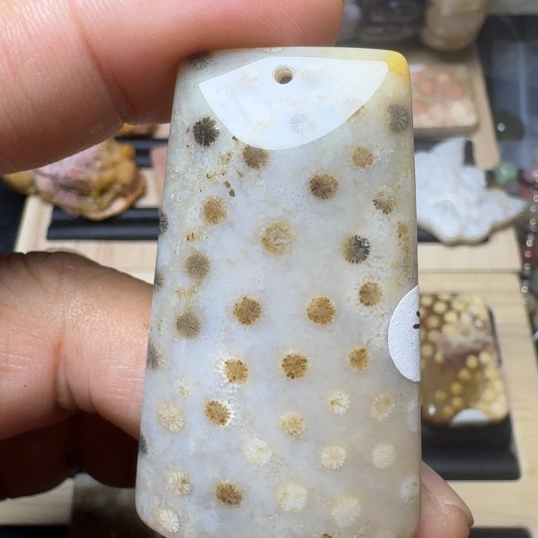 未镶嵌纯天然色有机玉石保真色硅化玉
