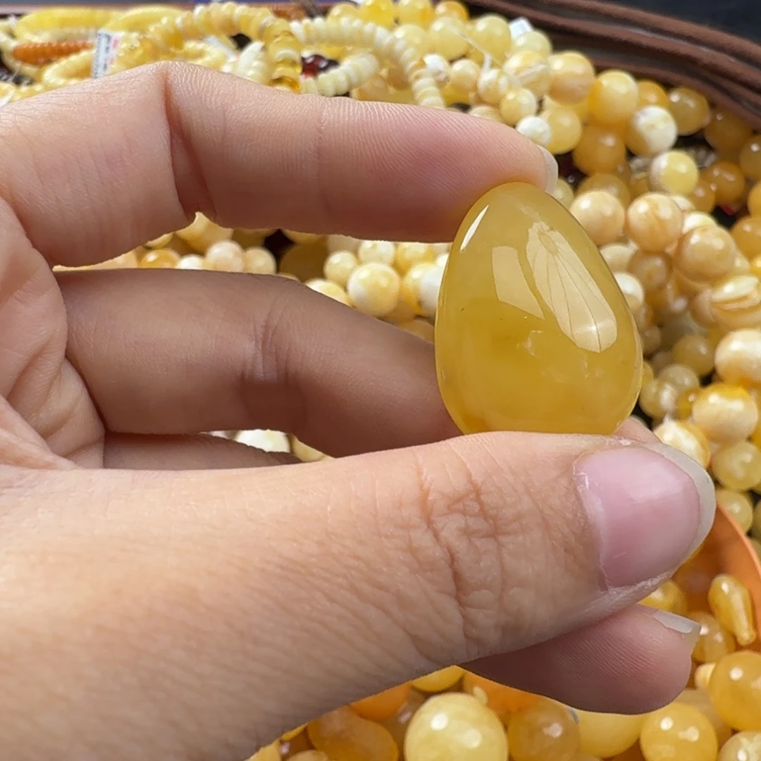 未镶嵌琥珀珠宝奇石