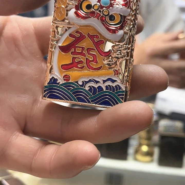 首领金色珐琅狮子煤油打火机