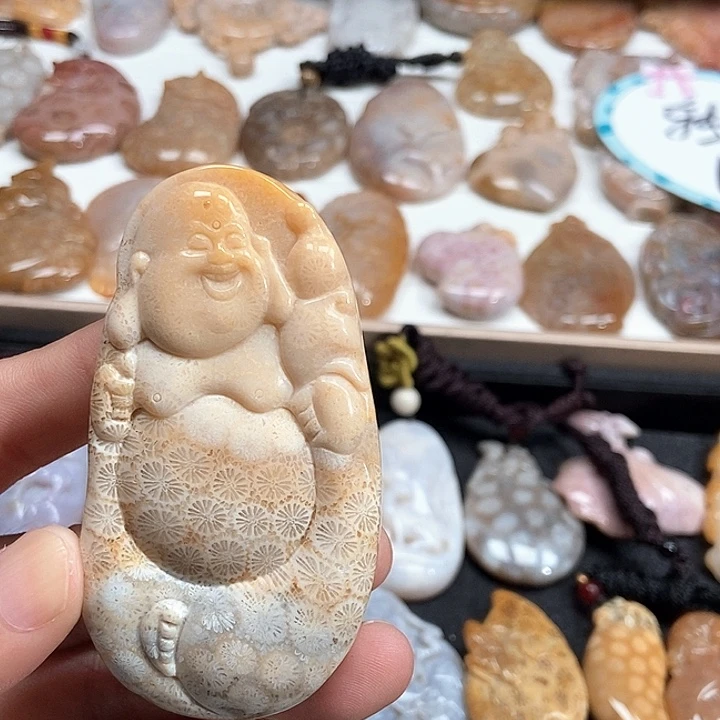 颈饰未镶嵌硅化珊瑚（珊瑚玉）