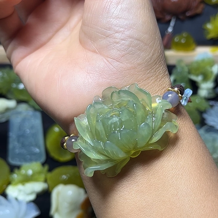 蛇纹石玉未镶嵌颈饰