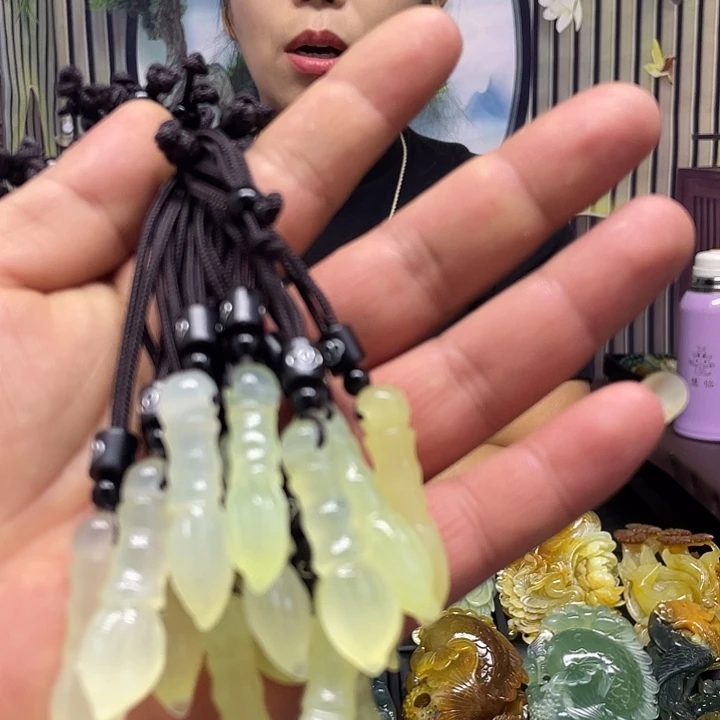 未镶嵌蛇纹石玉颈饰