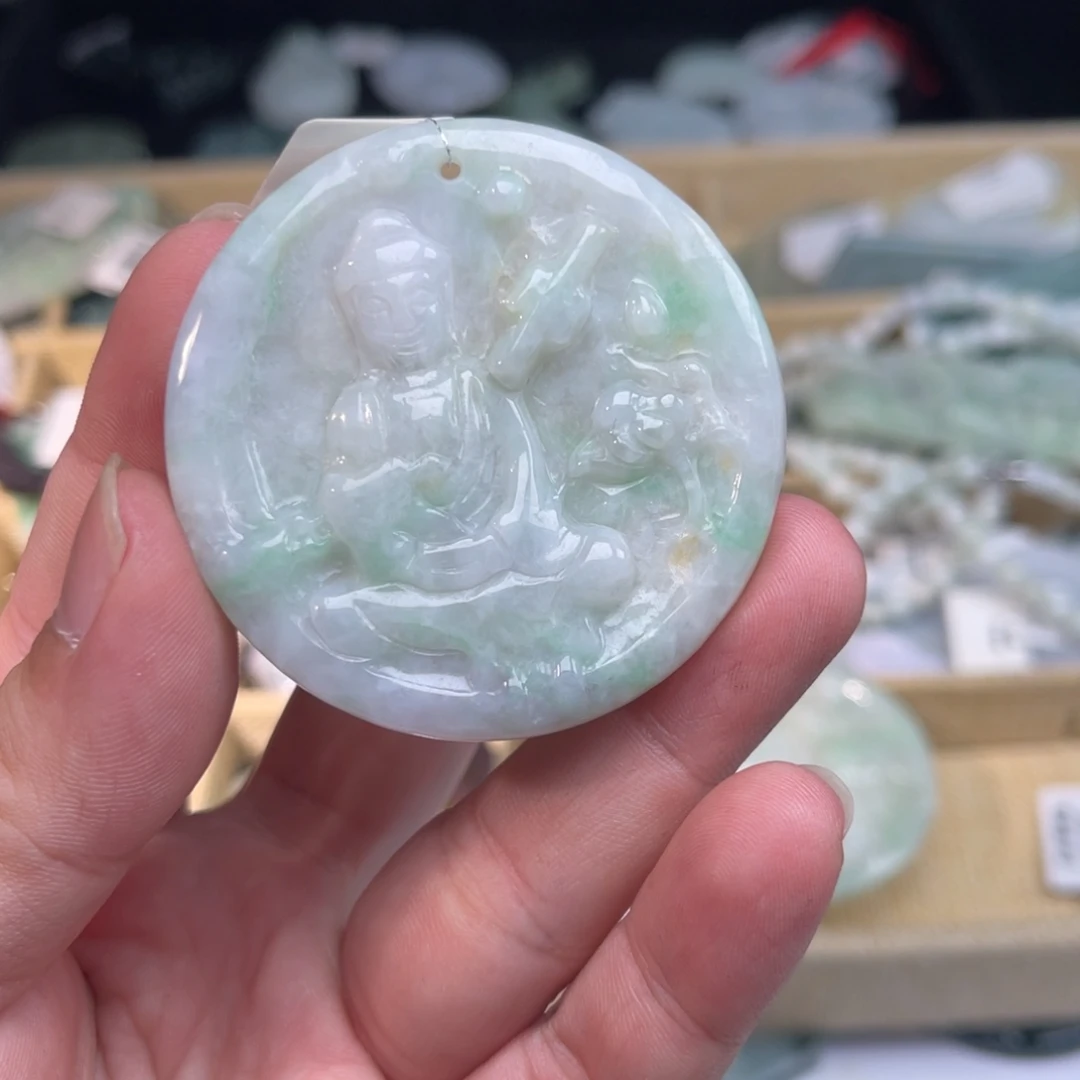颈饰未镶嵌翡翠观音
