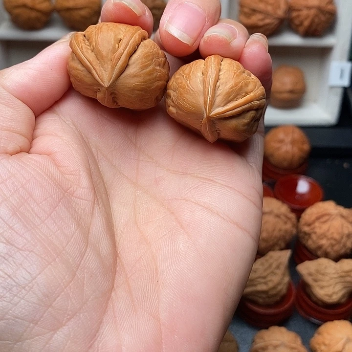 深***情文玩核桃吊坠三棱半臂