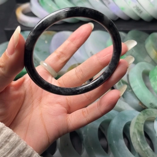 定制翡翠未镶嵌手镯