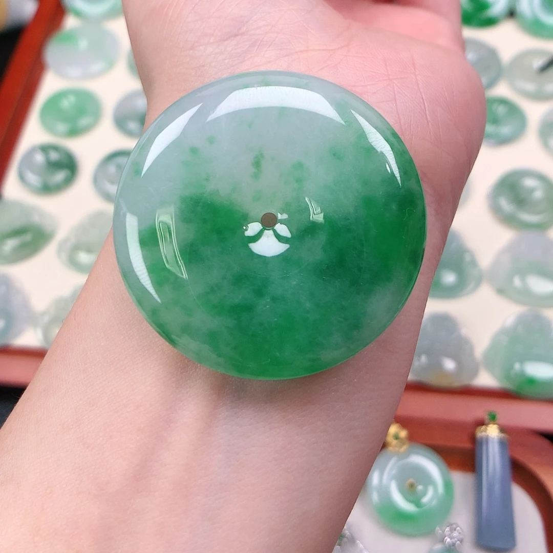 翡翠未镶嵌颈饰吊坠