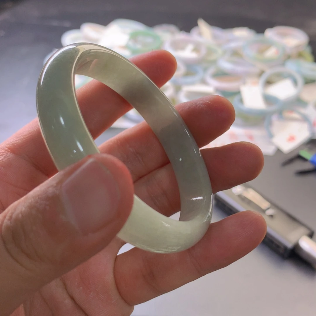 翡翠手镯未镶嵌1268888888899