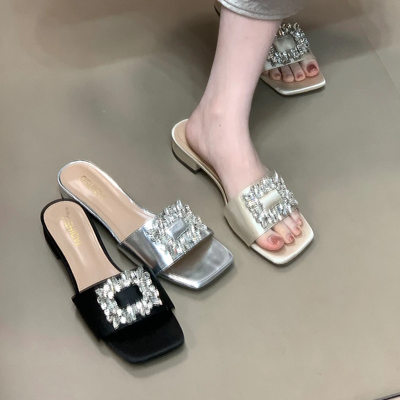方扣水钻一字拖2025夏季新款通勤女鞋外穿露趾凉鞋子
