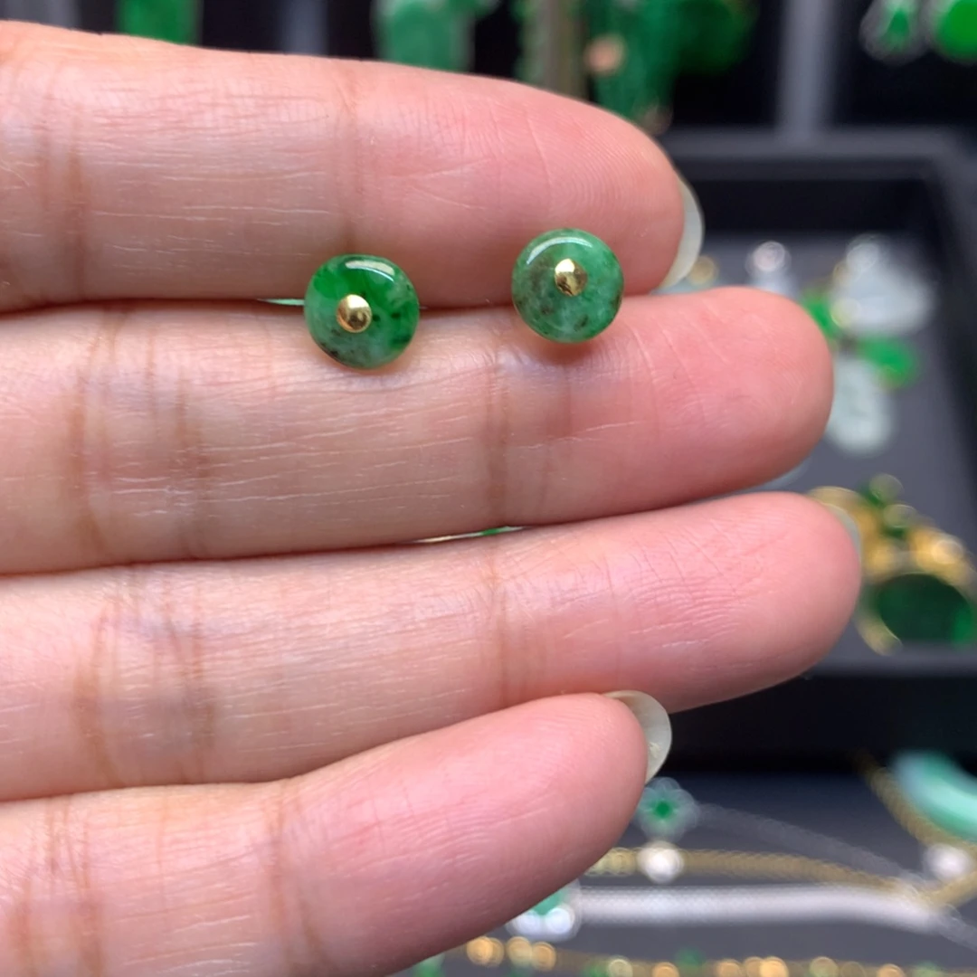 翡翠18K金镶嵌颈饰有纹