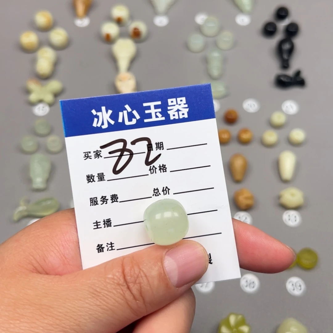 蛇纹石玉未镶嵌颈饰哈**哈