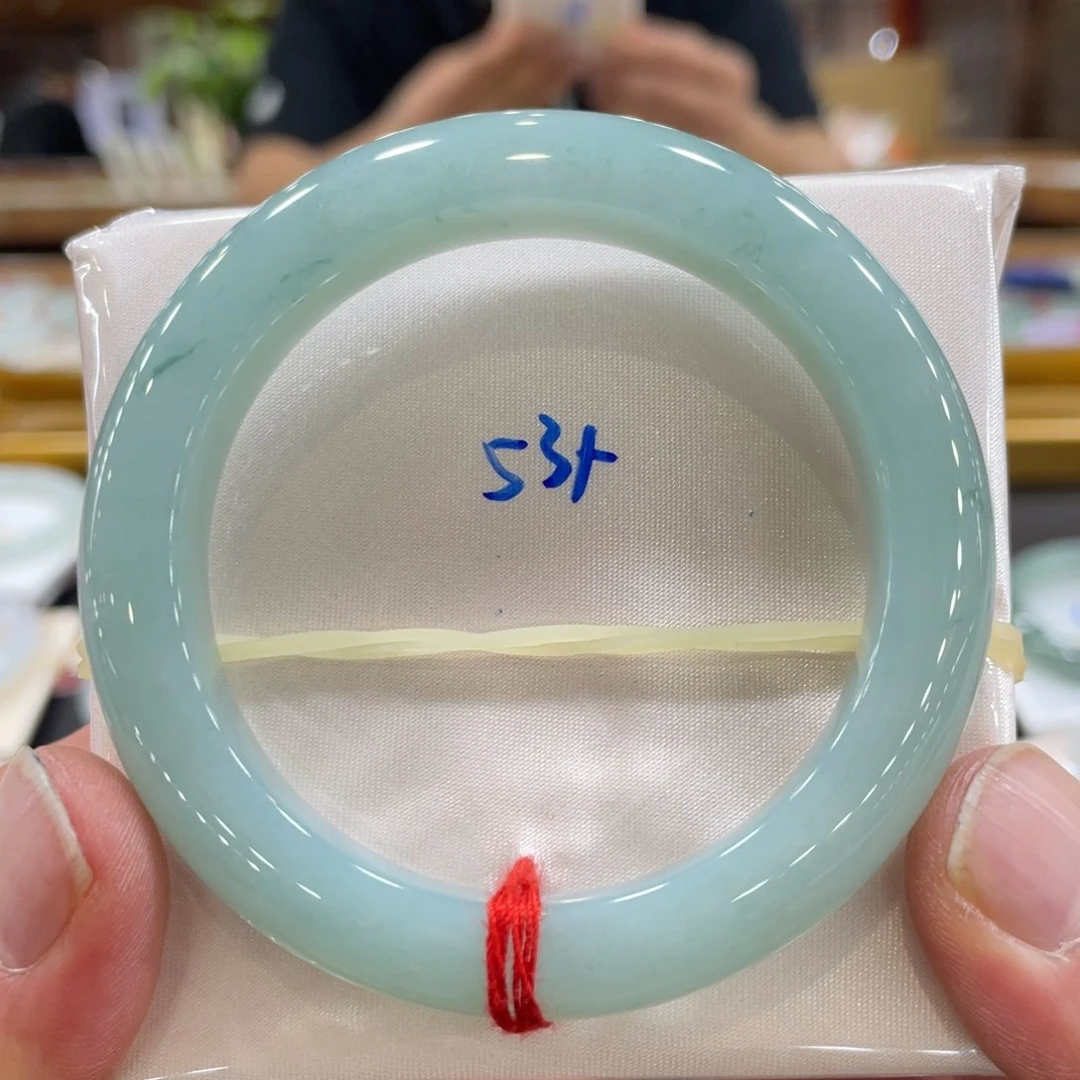 翡翠手镯未镶嵌翡翠
