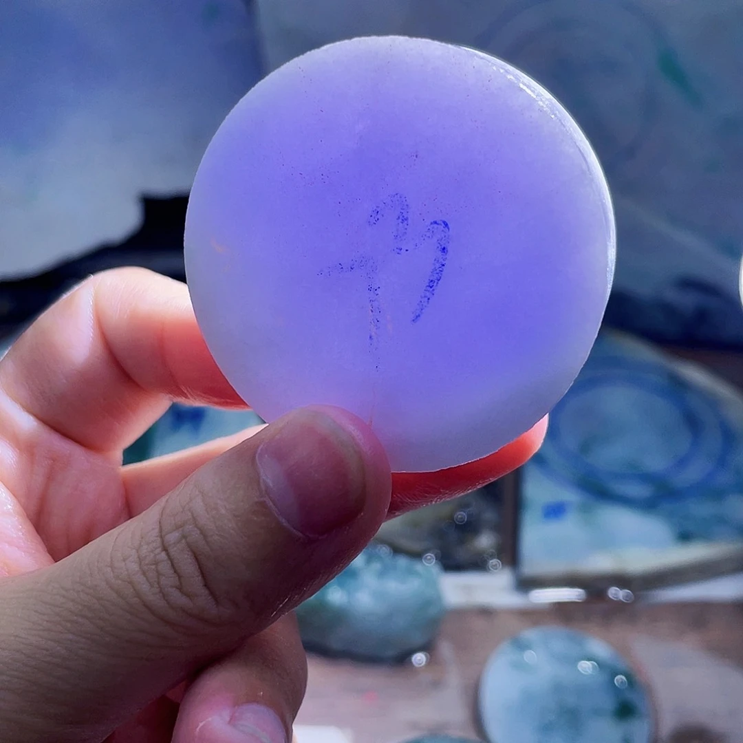 翡翠未镶嵌颈饰毛料52