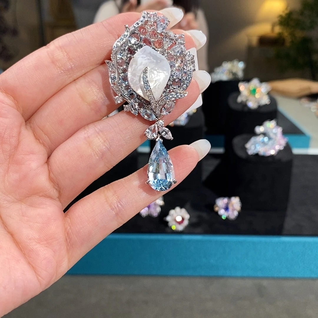 18K金镶嵌吊坠(不含链)海蓝宝石