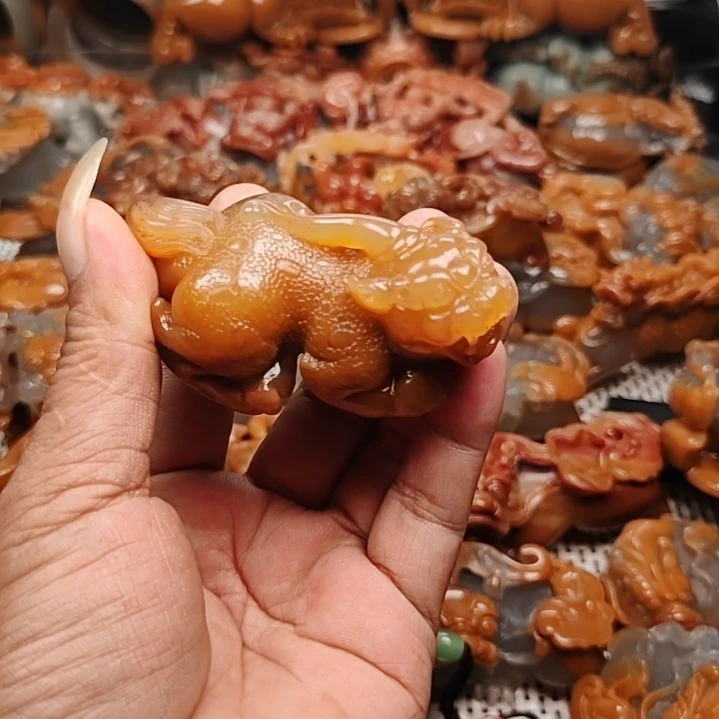 石英质玉（黄龙玉）未镶嵌颈饰