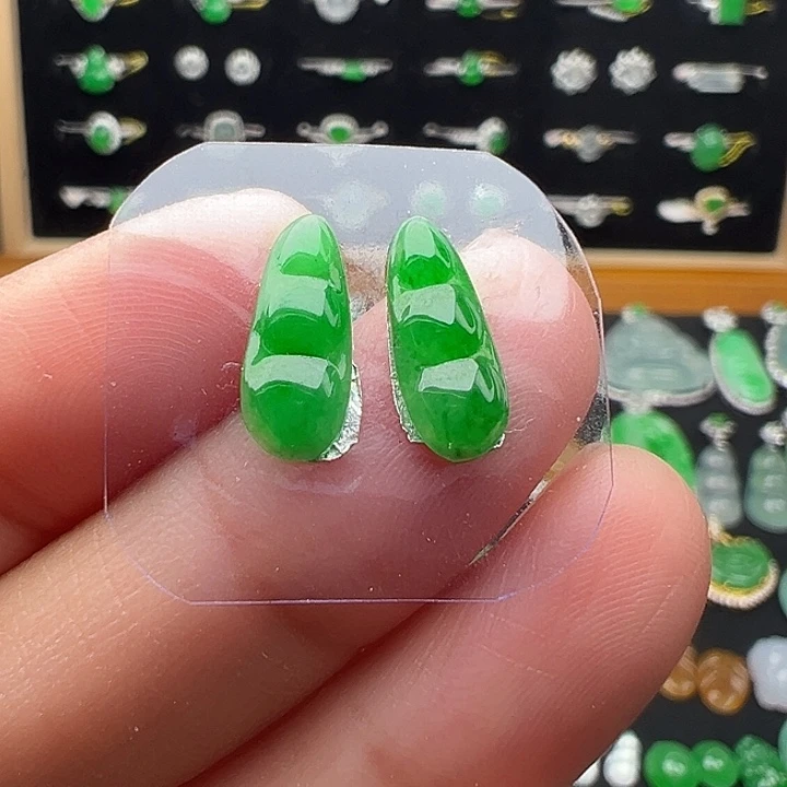 翡翠未镶嵌颈饰豆12.2