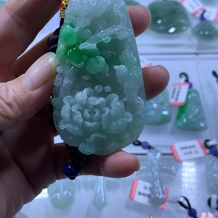 翡翠未镶嵌颈饰天然翡翠吊坠A货